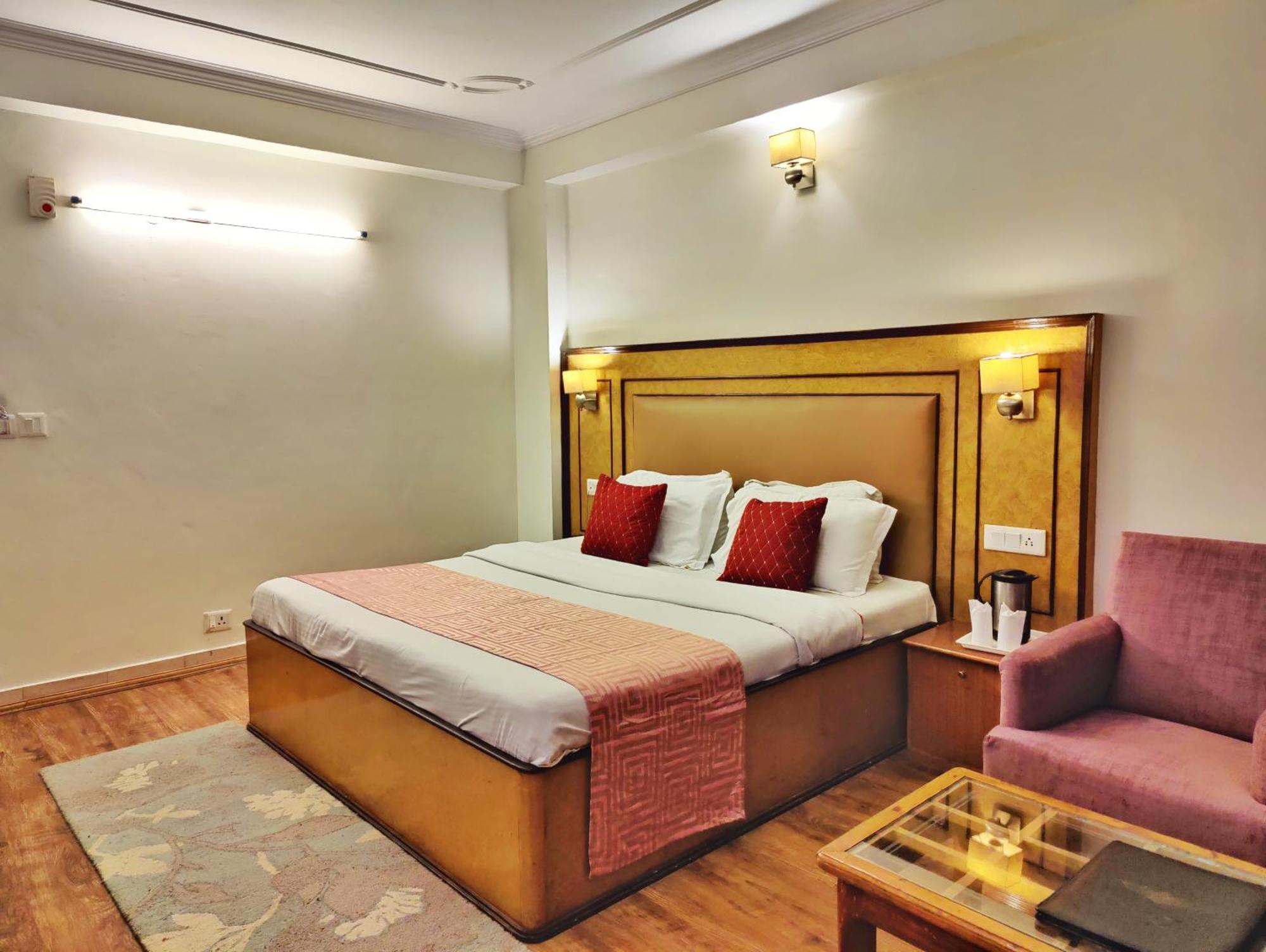 Surya International Hotel Manali Near Mall Road Eksteriør bilde