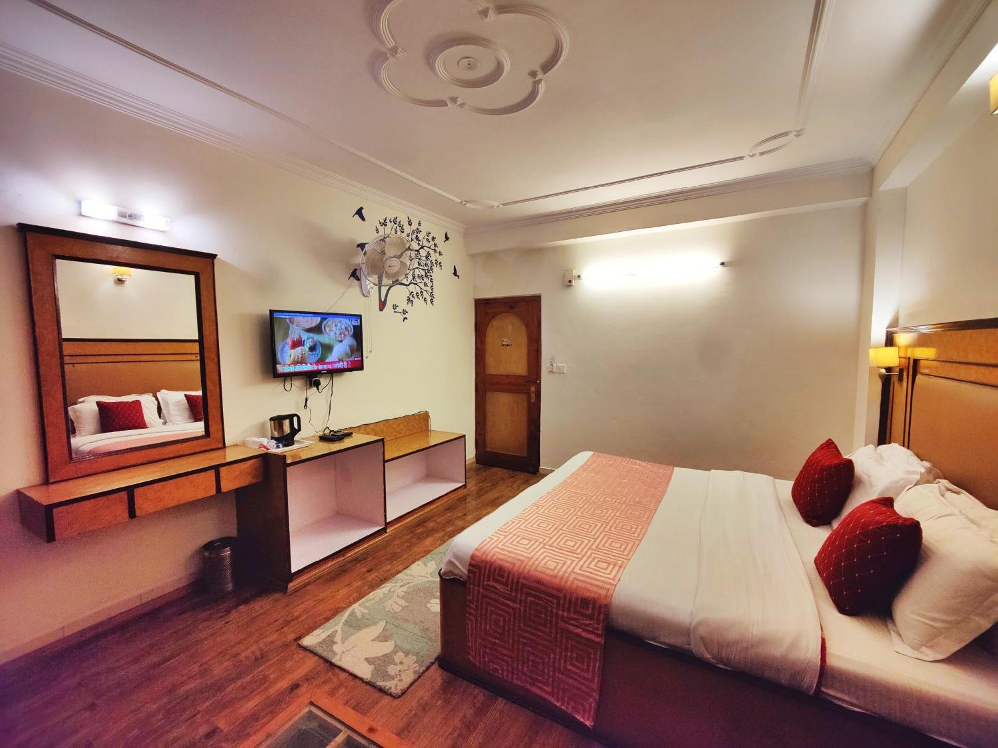 Surya International Hotel Manali Near Mall Road Eksteriør bilde