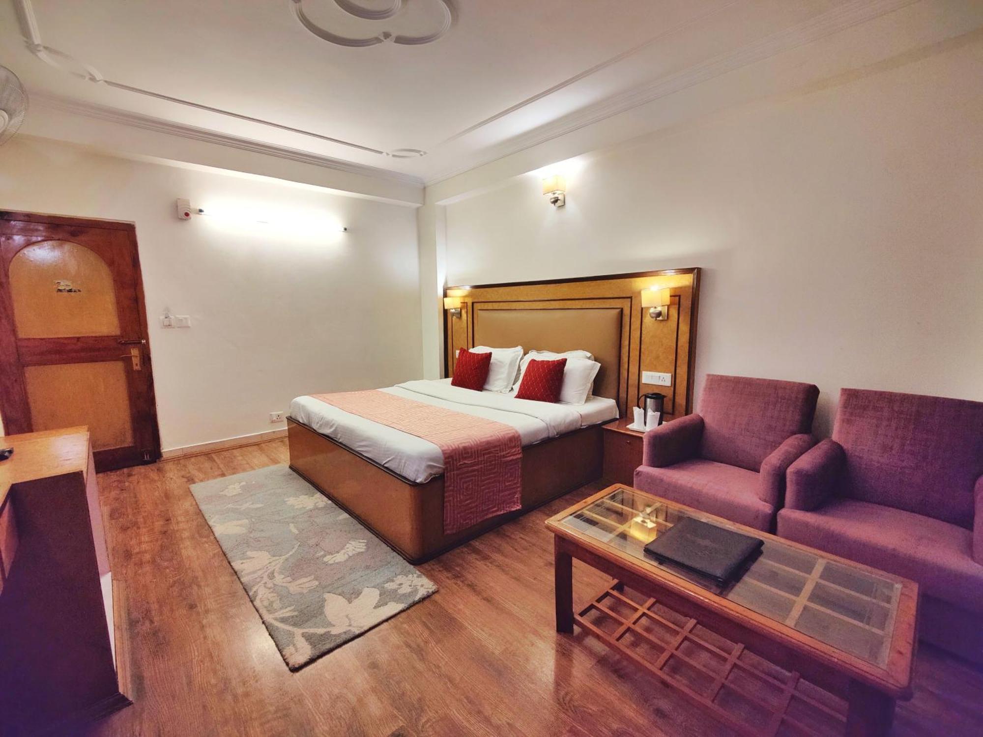 Surya International Hotel Manali Near Mall Road Eksteriør bilde