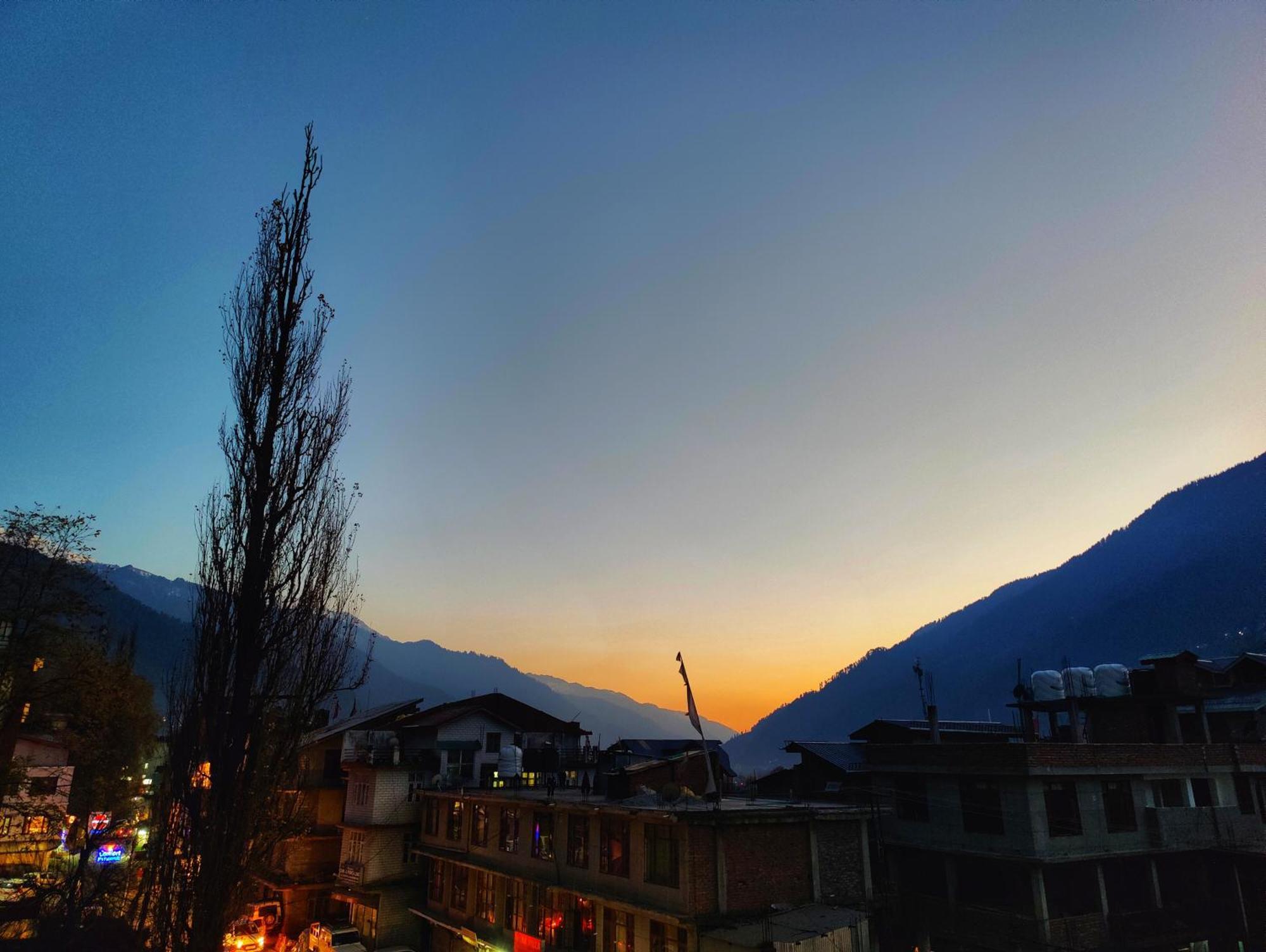 Surya International Hotel Manali Near Mall Road Eksteriør bilde