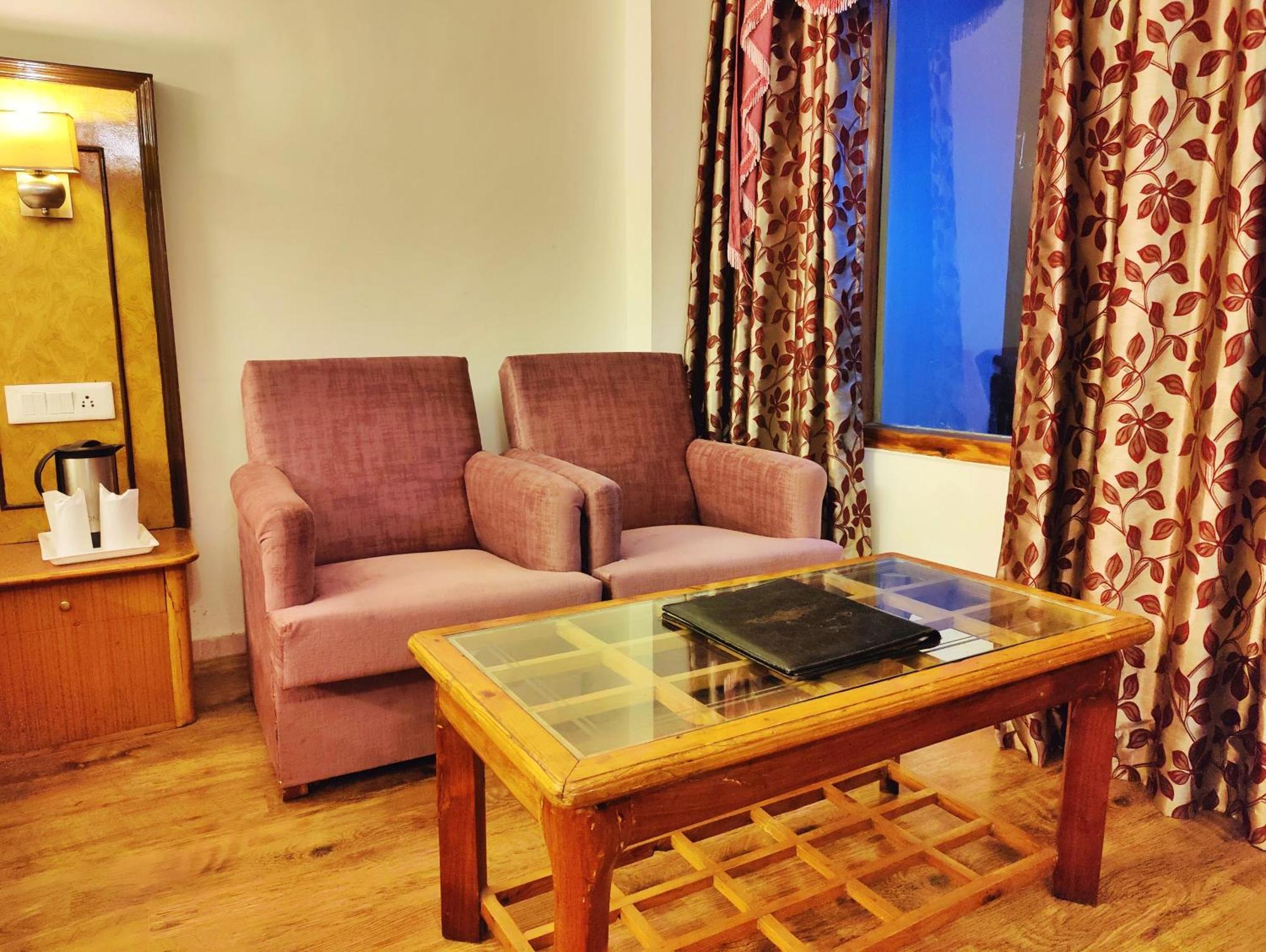 Surya International Hotel Manali Near Mall Road Eksteriør bilde