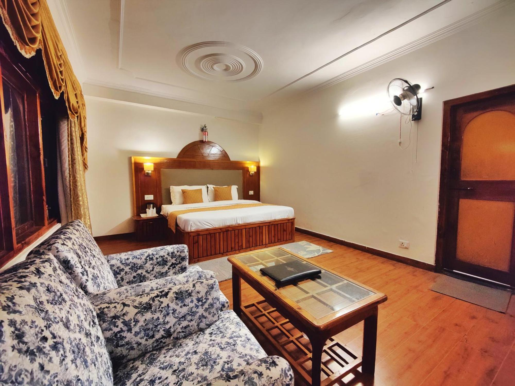 Surya International Hotel Manali Near Mall Road Eksteriør bilde