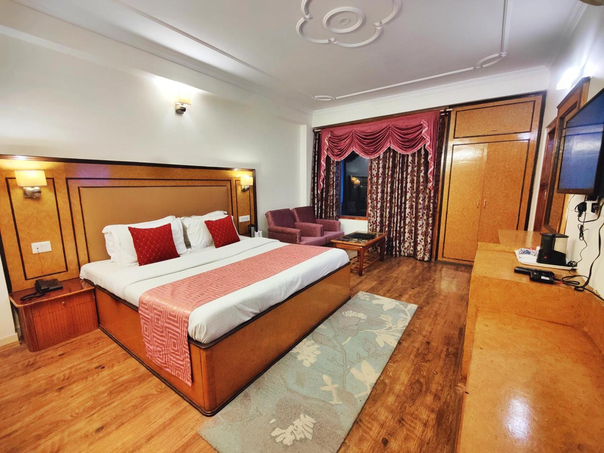 Surya International Hotel Manali Near Mall Road Eksteriør bilde