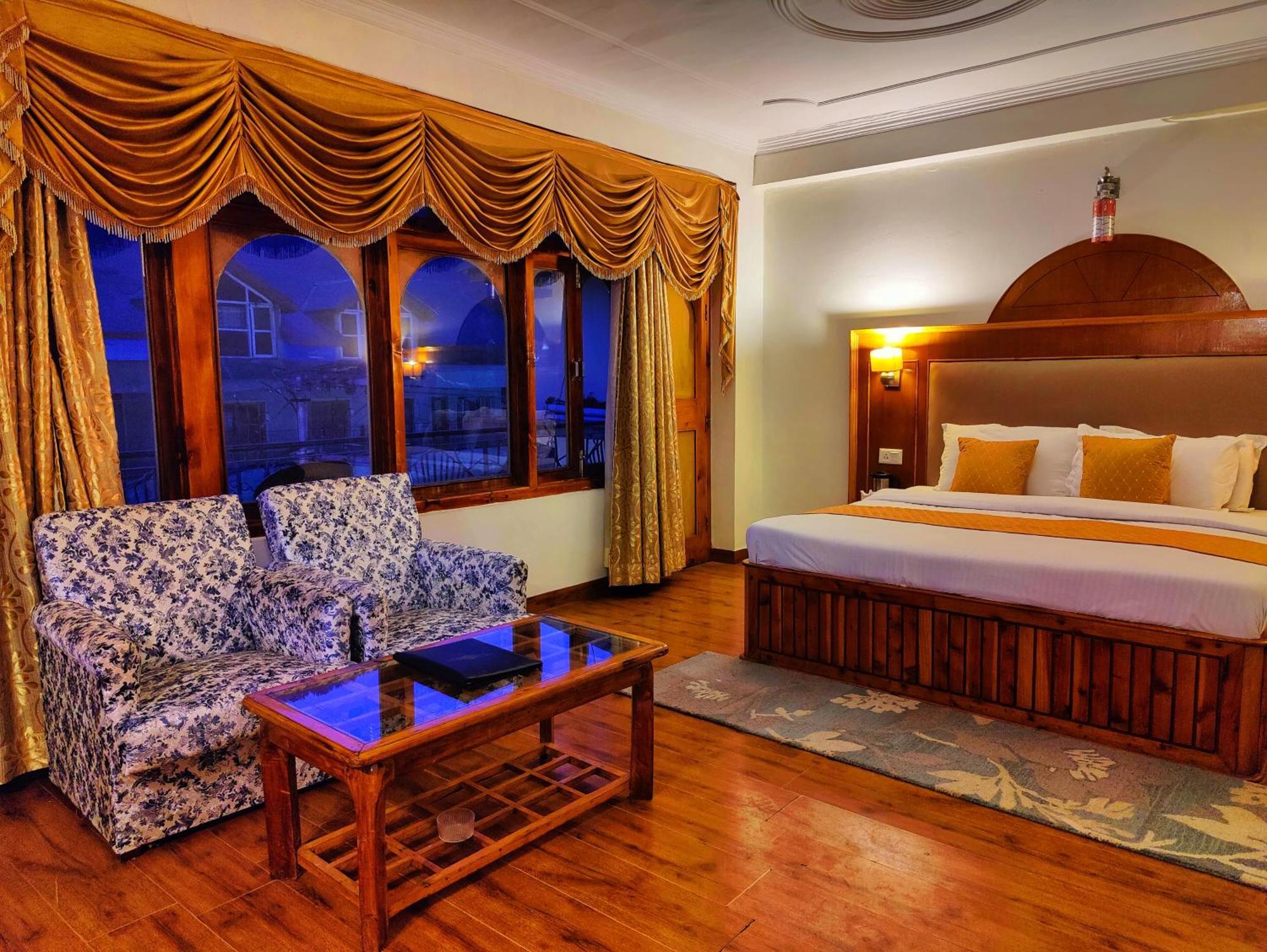 Surya International Hotel Manali Near Mall Road Eksteriør bilde