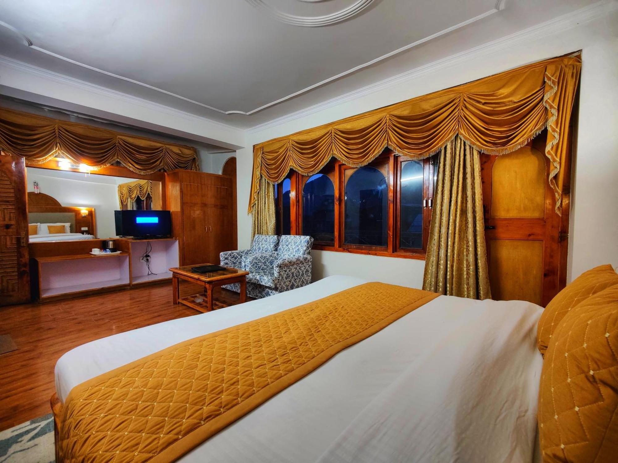 Surya International Hotel Manali Near Mall Road Eksteriør bilde