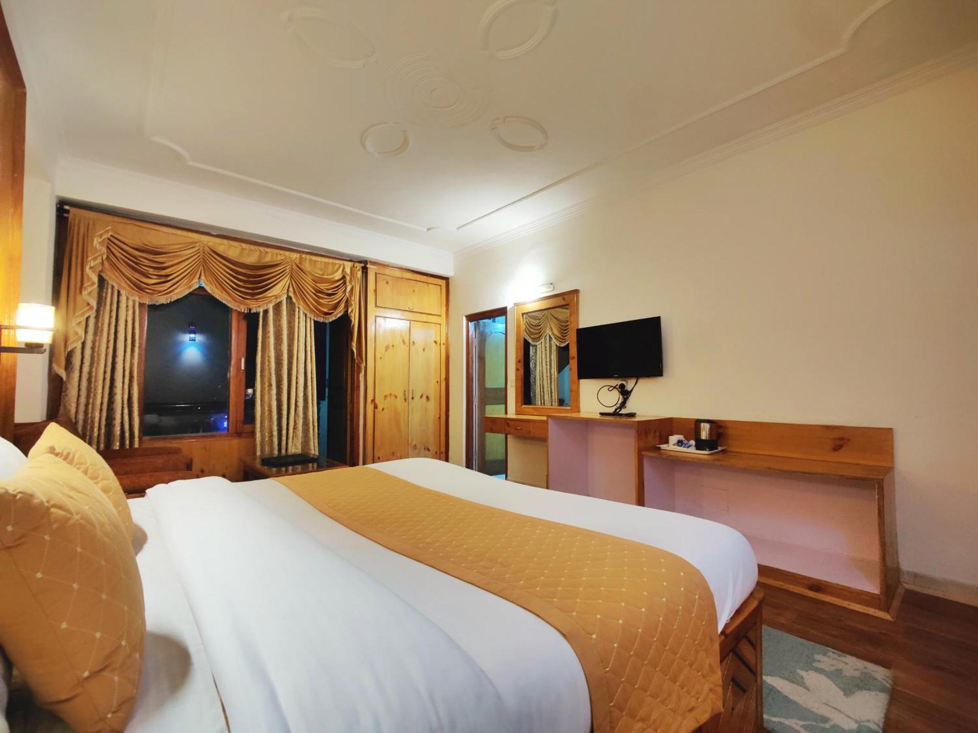 Surya International Hotel Manali Near Mall Road Eksteriør bilde