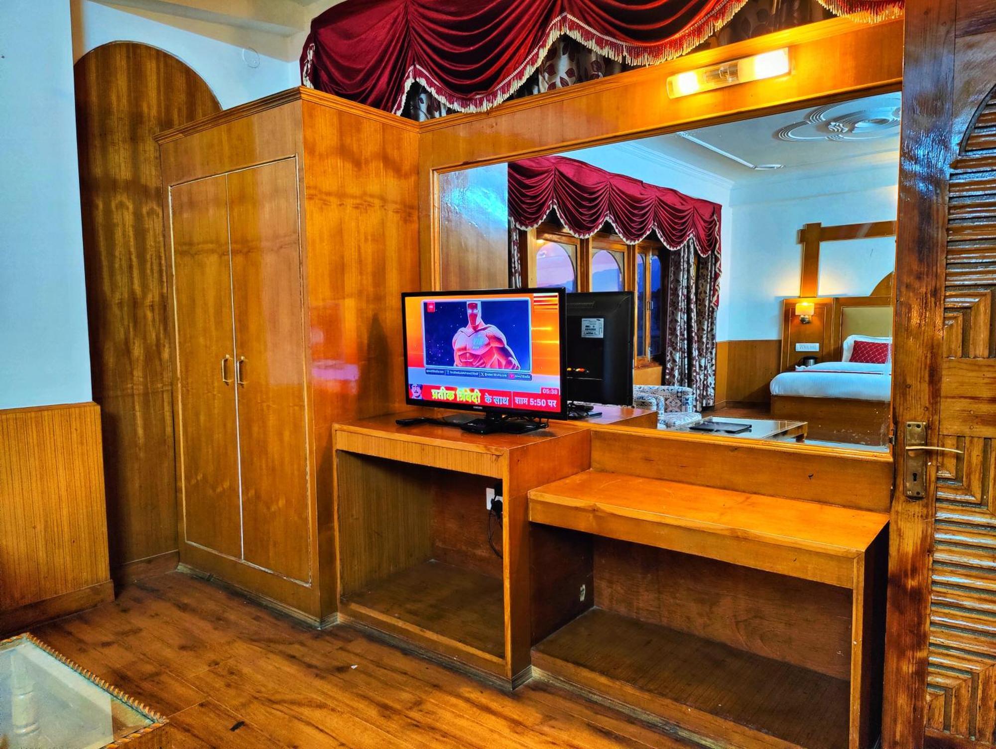 Surya International Hotel Manali Near Mall Road Eksteriør bilde