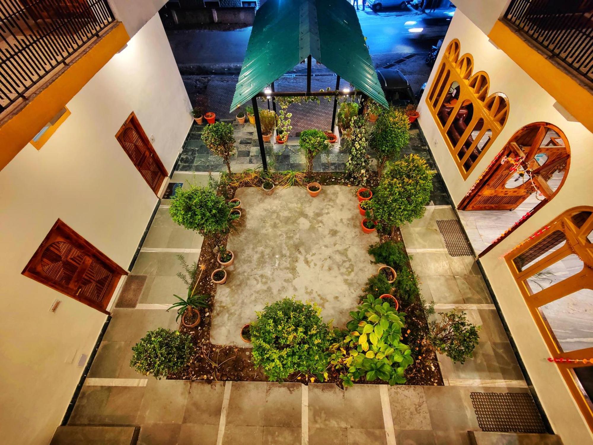 Surya International Hotel Manali Near Mall Road Eksteriør bilde