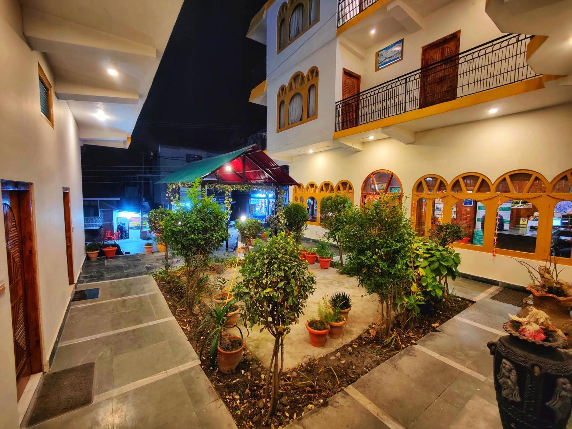 Surya International Hotel Manali Near Mall Road Eksteriør bilde