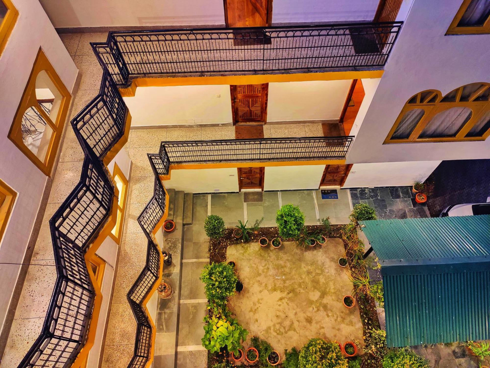 Surya International Hotel Manali Near Mall Road Eksteriør bilde